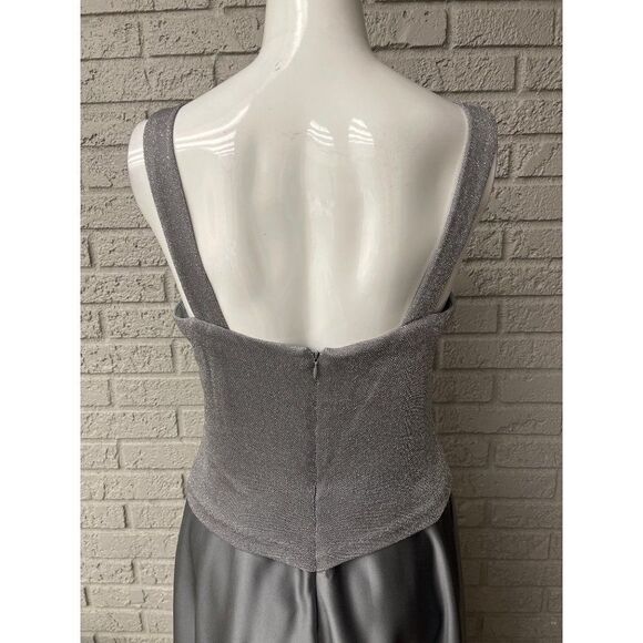 Arianna by Rachel Kaye Sleeveless Gray & Silver Gown Size 10P - Picture 6 of 9